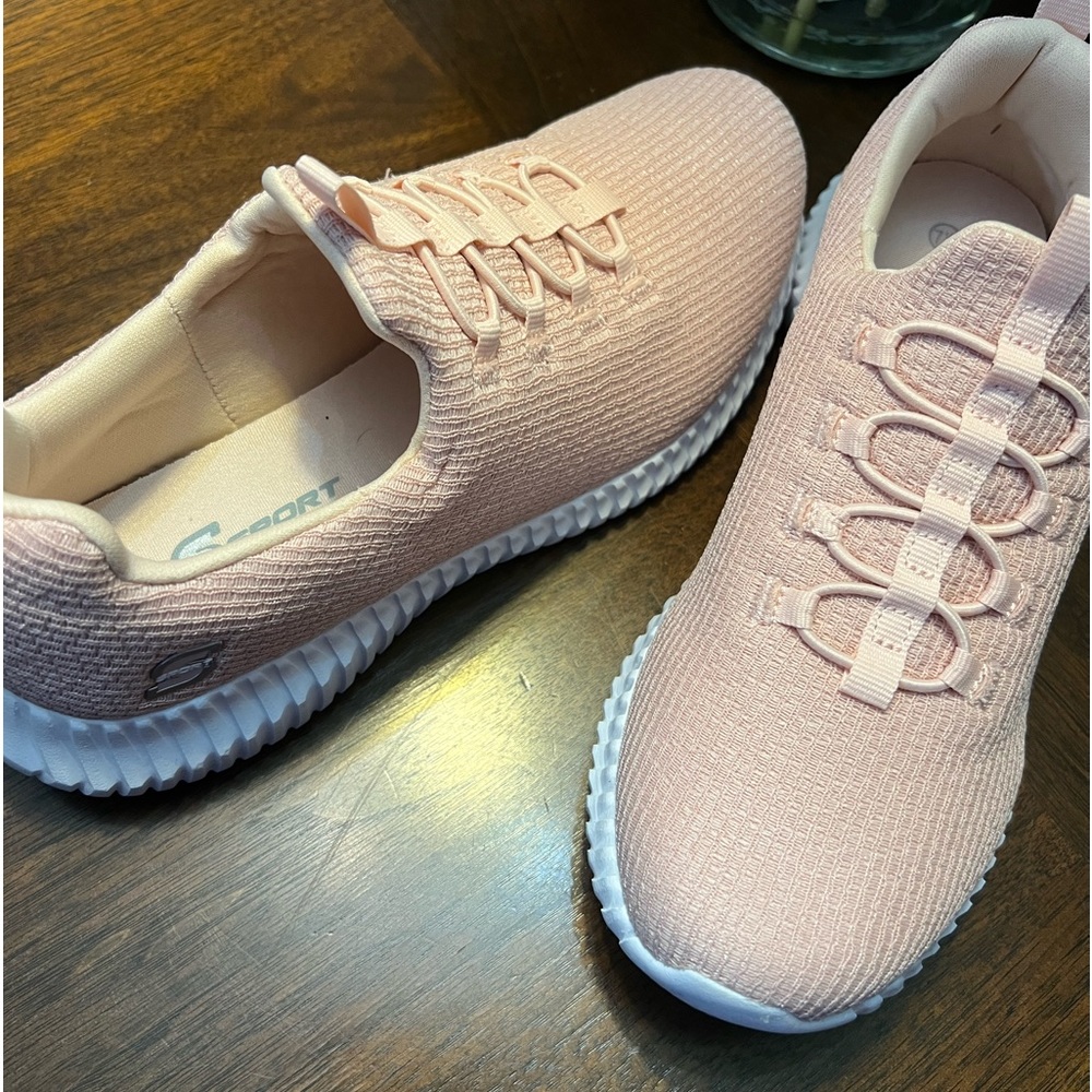 7 1/2 sketchers never worn